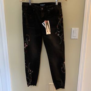 NWT Dex distressed embroidered crop Jeans